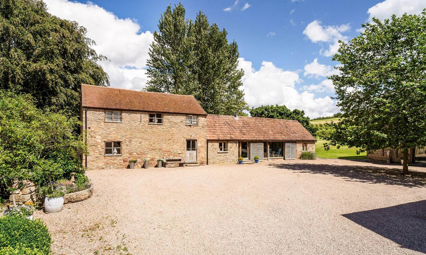 Stone holiday cottage for 8, Herefordshire